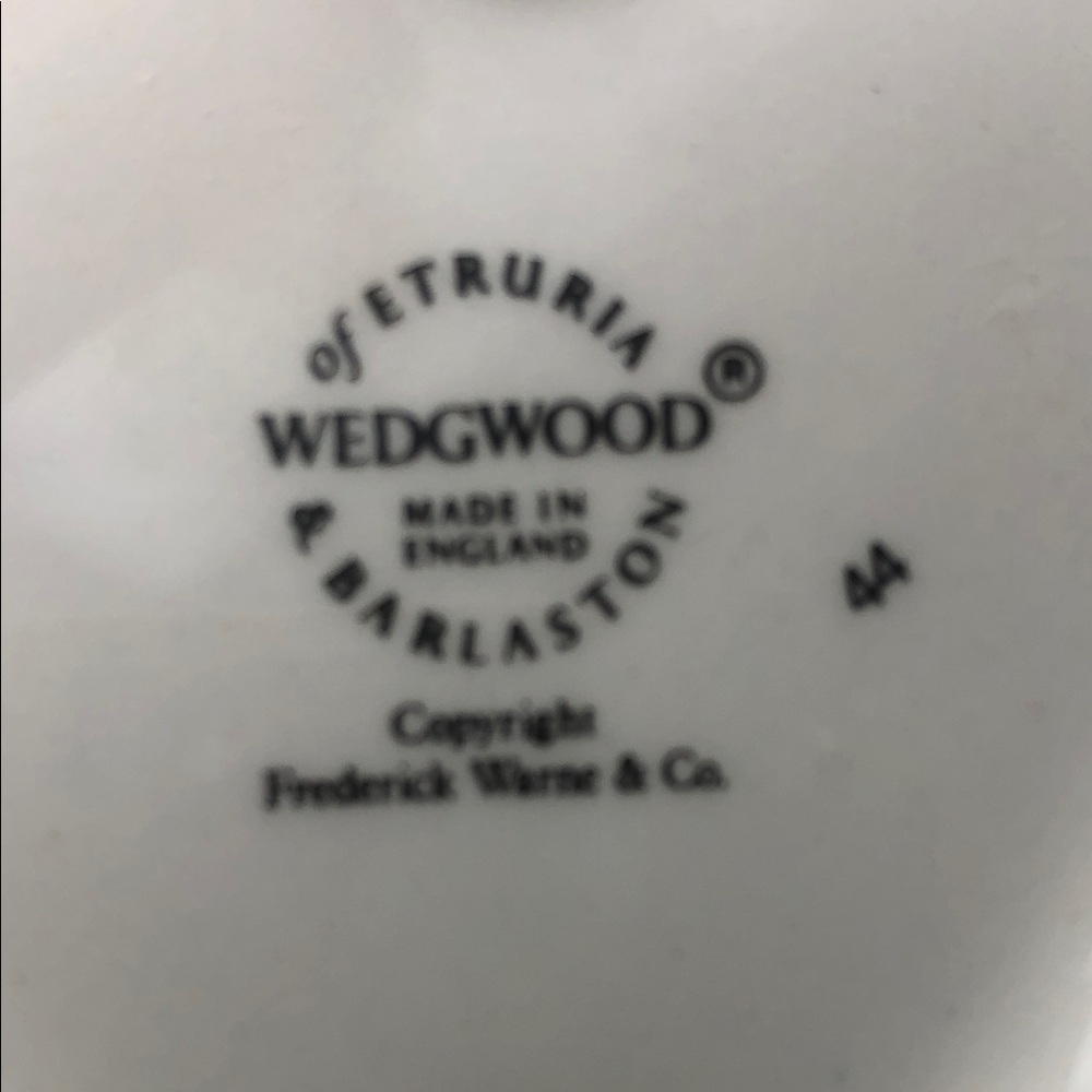 Wedgewood porcelain bunny box - Picture 9 of 9